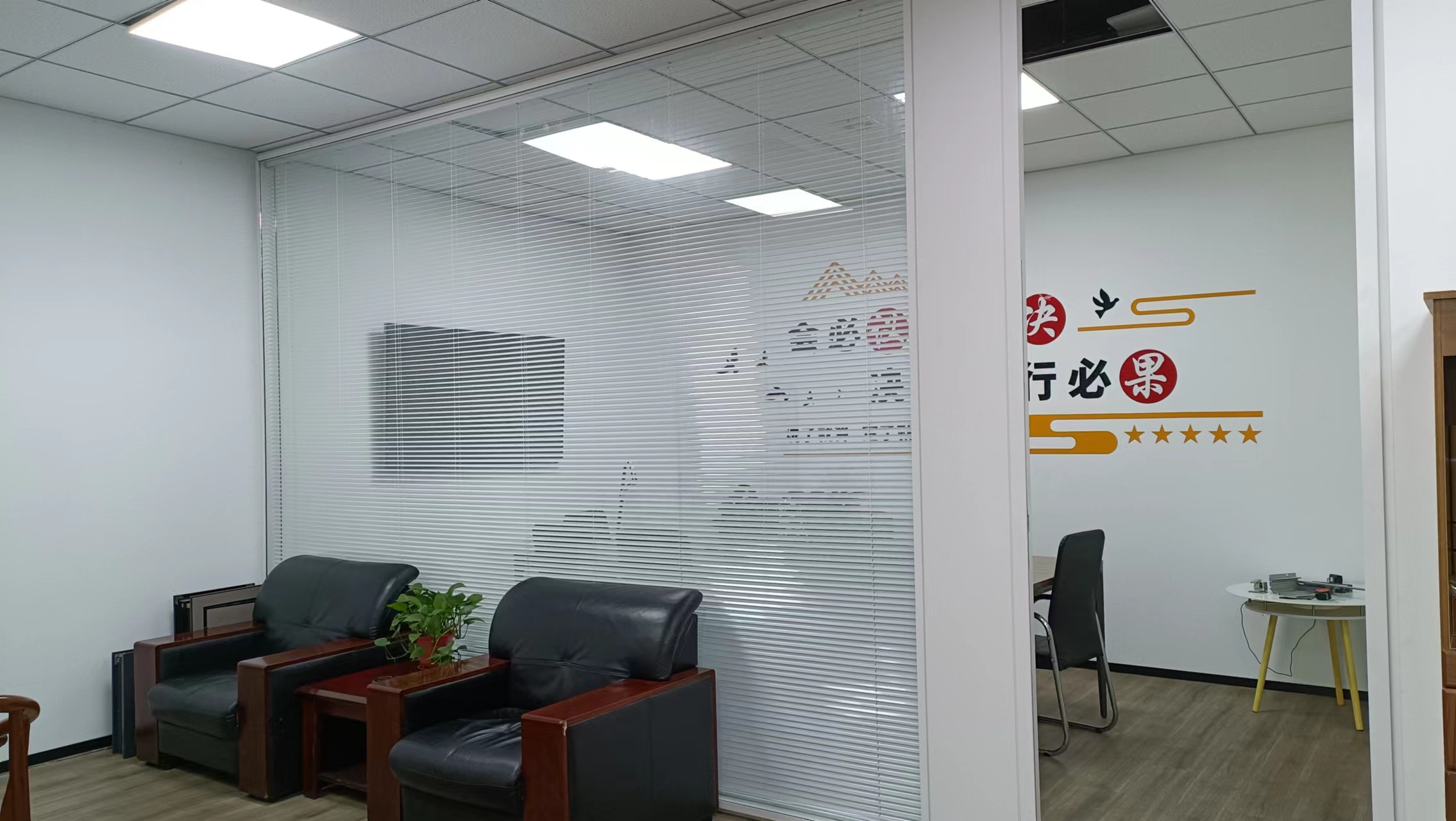 双玻電(diàn)动百叶隔断